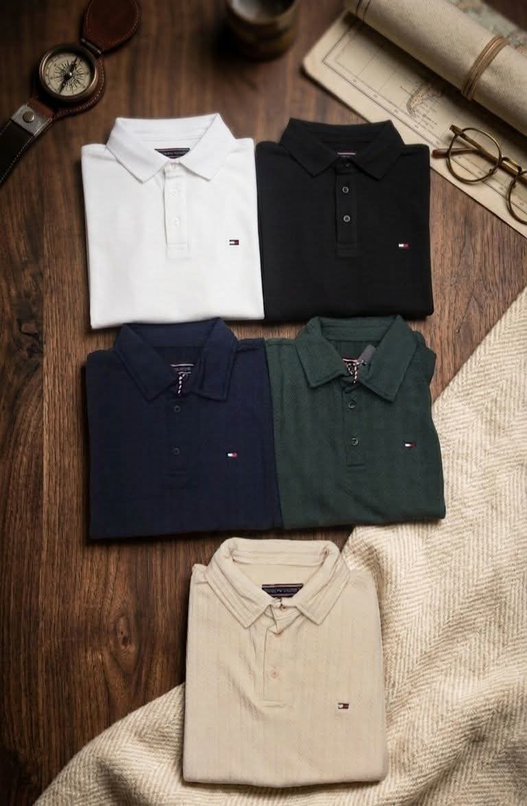Playeras tipo polo de caballero acomodadas