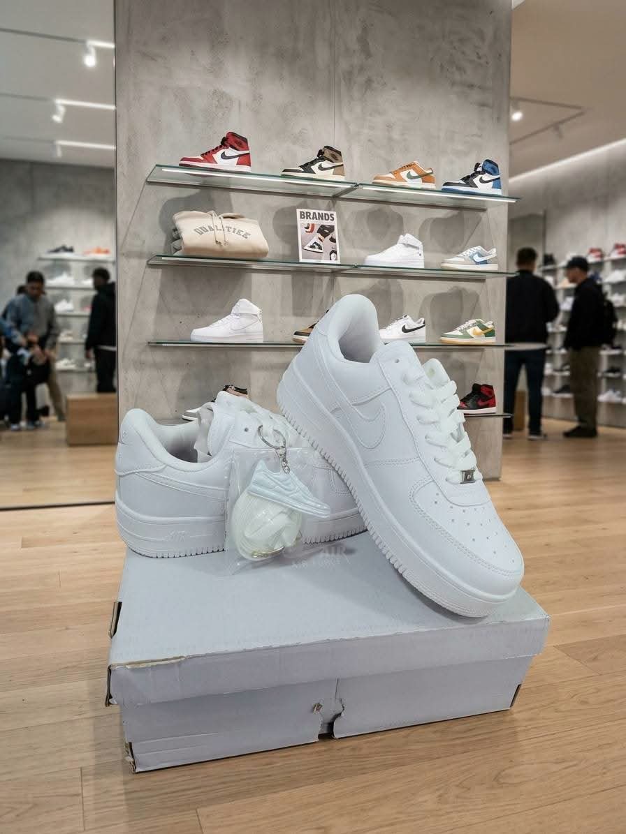 Tenis blancos de piel